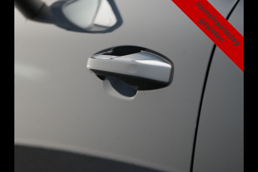 Volvo XC40 T4 Recharge Inscription 211pk PHEV Dealer O.H. | Trekhaak Af Fabriek | Adaptive Cruise | 360 Camera | Lederen Sportstoelen Memory & Verwarmd | Stuur Verwarmd | Apple Carplay | Keyless | Blis | Navigatie | DAB | Plug In Hybrid