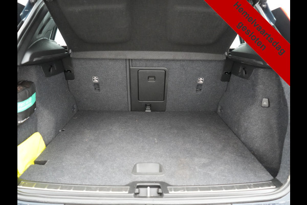Volvo XC40 T4 Recharge Inscription 211pk PHEV Dealer O.H. | Trekhaak Af Fabriek | Adaptive Cruise | 360 Camera | Lederen Sportstoelen Memory & Verwarmd | Stuur Verwarmd | Apple Carplay | Keyless | Blis | Navigatie | DAB | Plug In Hybrid