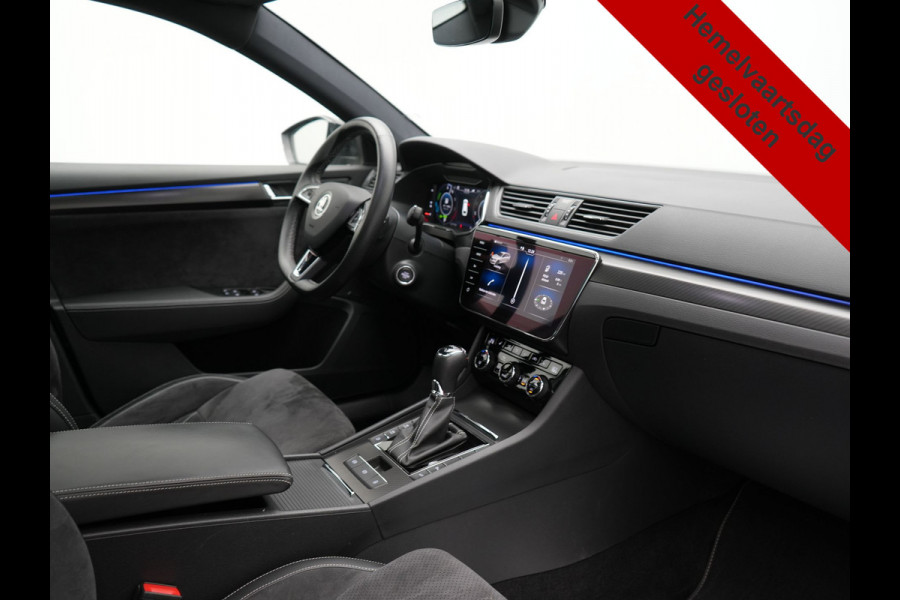 Škoda Superb Combi 1.4 TSI iV Sportline PHEV 218pk Dealer O.H | Panodak | Crystal LED | Camera | Alcantara Sportstoelen Memory & Verwarmd | Cruise Control | Sfeerverlichting | Apple Carplay | Keyless | Navigatie | Virtual | DAB | 19"L.M | Plug In Hybrid |