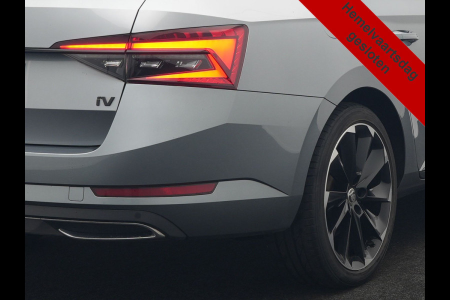 Škoda Superb Combi 1.4 TSI iV Sportline PHEV 218pk Dealer O.H | Panodak | Crystal LED | Camera | Alcantara Sportstoelen Memory & Verwarmd | Cruise Control | Sfeerverlichting | Apple Carplay | Keyless | Navigatie | Virtual | DAB | 19"L.M | Plug In Hybrid |