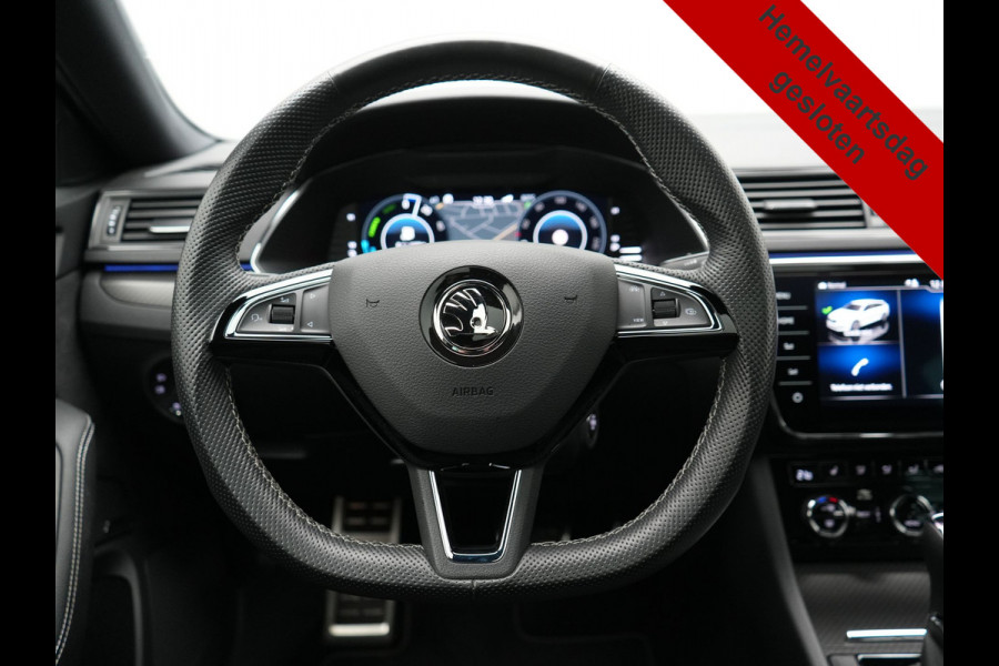 Škoda Superb Combi 1.4 TSI iV Sportline PHEV 218pk Dealer O.H | Panodak | Crystal LED | Camera | Alcantara Sportstoelen Memory & Verwarmd | Cruise Control | Sfeerverlichting | Apple Carplay | Keyless | Navigatie | Virtual | DAB | 19"L.M | Plug In Hybrid |