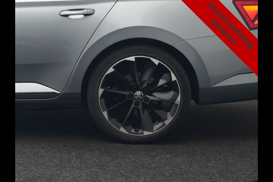 Škoda Superb Combi 1.4 TSI iV Sportline PHEV 218pk Dealer O.H | Panodak | Crystal LED | Camera | Alcantara Sportstoelen Memory & Verwarmd | Cruise Control | Sfeerverlichting | Apple Carplay | Keyless | Navigatie | Virtual | DAB | 19"L.M | Plug In Hybrid |