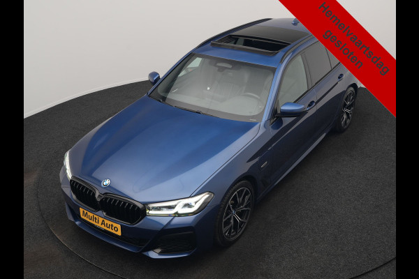 BMW 5 Serie Touring 530e M Sport PHEV 293pk Dealer O.H. | Panodak | Adaptive Cruise | 360 Camera | Harman / Kardon | Lederen Comfortzetels Memory & Verwarmd | Adaptive LED | Apple Carplay | Blis | Sfeerverlichting | Navigatie | DAB | Plug In Hybrid |