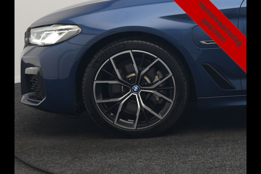 BMW 5 Serie Touring 530e M Sport PHEV 293pk Dealer O.H. | Panodak | Adaptive Cruise | 360 Camera | Harman / Kardon | Lederen Comfortzetels Memory & Verwarmd | Adaptive LED | Apple Carplay | Blis | Sfeerverlichting | Navigatie | DAB | Plug In Hybrid |