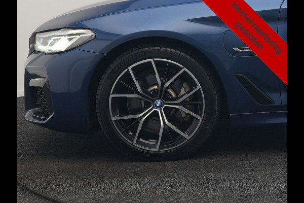 BMW 5 Serie Touring 530e M Sport PHEV 293pk Dealer O.H. | Panodak | Adaptive Cruise | 360 Camera | Harman / Kardon | Lederen Comfortzetels Memory & Verwarmd | Adaptive LED | Apple Carplay | Blis | Sfeerverlichting | Navigatie | DAB | Plug In Hybrid |