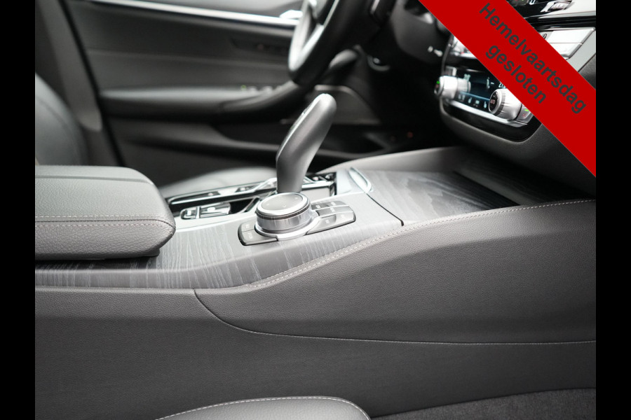 BMW 5 Serie Touring 530e M Sport PHEV 293pk Dealer O.H. | Panodak | Adaptive Cruise | 360 Camera | Harman / Kardon | Lederen Comfortzetels Memory & Verwarmd | Adaptive LED | Apple Carplay | Blis | Sfeerverlichting | Navigatie | DAB | Plug In Hybrid |