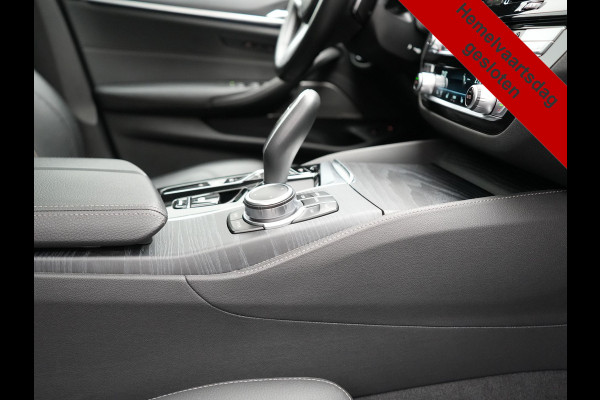 BMW 5 Serie Touring 530e M Sport PHEV 293pk Dealer O.H. | Panodak | Adaptive Cruise | 360 Camera | Harman / Kardon | Lederen Comfortzetels Memory & Verwarmd | Adaptive LED | Apple Carplay | Blis | Sfeerverlichting | Navigatie | DAB | Plug In Hybrid |
