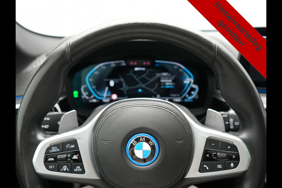 BMW 5 Serie Touring 530e M Sport PHEV 293pk Dealer O.H. | Panodak | Adaptive Cruise | 360 Camera | Harman / Kardon | Lederen Comfortzetels Memory & Verwarmd | Adaptive LED | Apple Carplay | Blis | Sfeerverlichting | Navigatie | DAB | Plug In Hybrid |