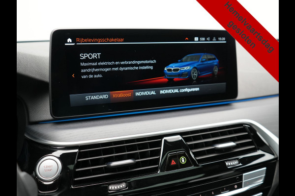 BMW 5 Serie Touring 530e M Sport PHEV 293pk Dealer O.H. | Panodak | Adaptive Cruise | 360 Camera | Harman / Kardon | Lederen Comfortzetels Memory & Verwarmd | Adaptive LED | Apple Carplay | Blis | Sfeerverlichting | Navigatie | DAB | Plug In Hybrid |