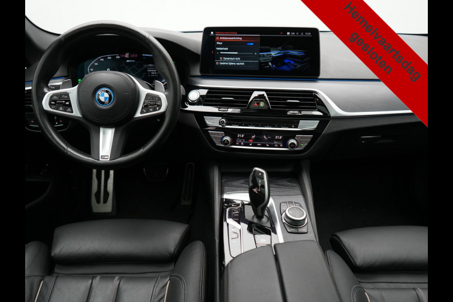 BMW 5 Serie Touring 530e M Sport PHEV 293pk Dealer O.H. | Panodak | Adaptive Cruise | 360 Camera | Harman / Kardon | Lederen Comfortzetels Memory & Verwarmd | Adaptive LED | Apple Carplay | Blis | Sfeerverlichting | Navigatie | DAB | Plug In Hybrid |