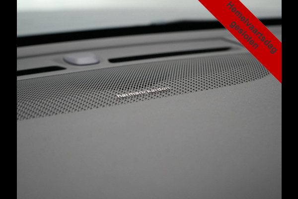 Volvo XC40 T4 Recharge R-Design PHEV 211pk Dealer O.H. | Panodak | Adaptive Cruise | Camera | Harman / Kardon | Alcantara Sportstoelen Memory & Verwarmd | Keyless | Blis | Stuur Verwarmd | Apple Carplay | 19"L.M | Plug In Hybrid |