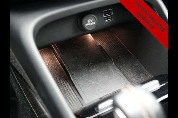 Volvo XC40 T4 Recharge R-Design PHEV 211pk Dealer O.H. | Panodak | Adaptive Cruise | Camera | Harman / Kardon | Alcantara Sportstoelen Memory & Verwarmd | Keyless | Blis | Stuur Verwarmd | Apple Carplay | 19"L.M | Plug In Hybrid |