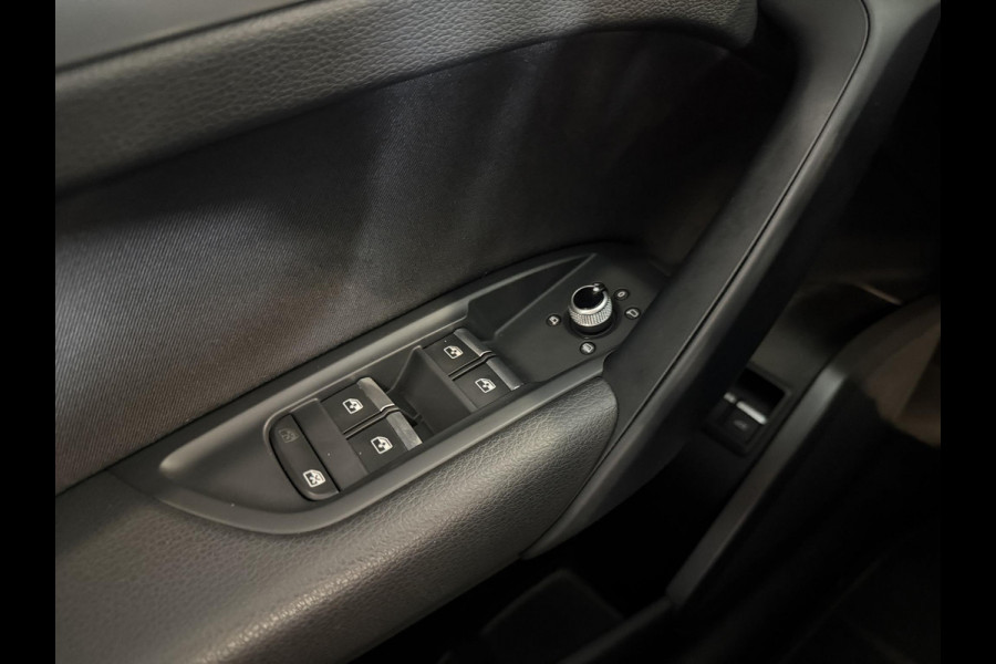 Audi Q5 50 TFSI e quattro Pro Line S-Line Plugin Hybrid | Navigatie | Climate Control | Led | Parkeer sensoren V+A | Stoelverwarming | Virtual Cockpit | Extra Getint Glas