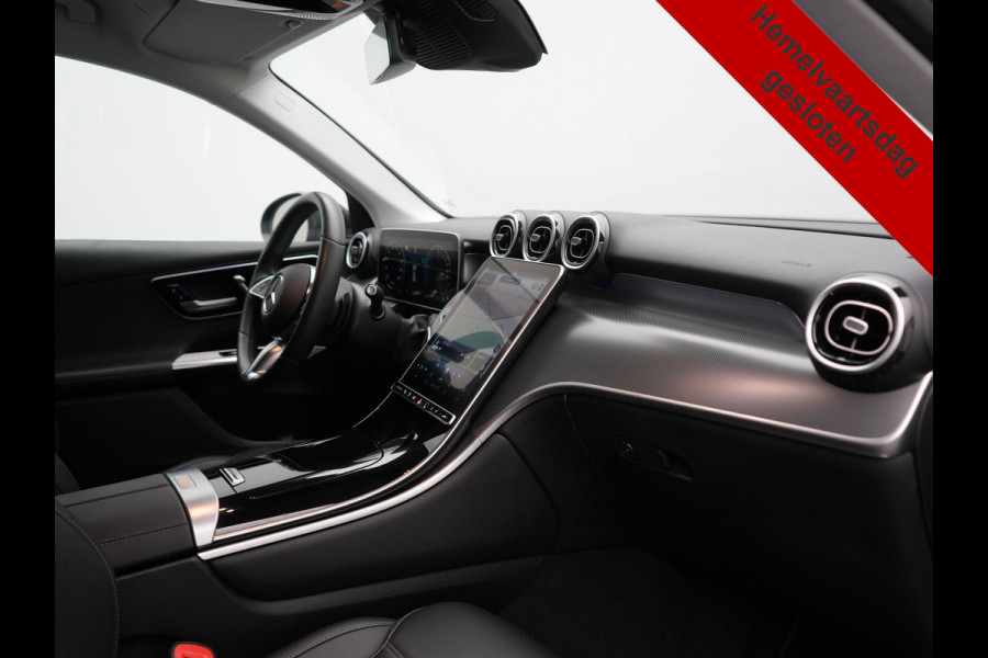Mercedes-Benz GLC 300e 4MATIC Luxury Line 313pk Dealer O.H. | Trekhaak Af Fabriek | Adaptive Cruise | Camera | Lederen Sportstoelen Memory & Verwarmd | Sfeerverlichting | Blis | Stuur Verwarmd | Navigatie | DAB | Plug In Hybrid |
