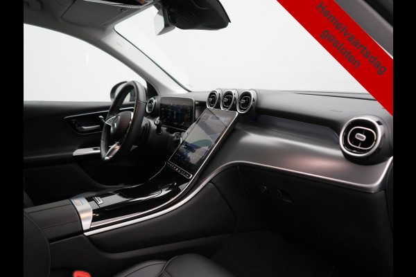 Mercedes-Benz GLC 300e 4MATIC Luxury Line 313pk Dealer O.H. | Trekhaak Af Fabriek | Adaptive Cruise | Camera | Lederen Sportstoelen Memory & Verwarmd | Sfeerverlichting | Blis | Stuur Verwarmd | Navigatie | DAB | Plug In Hybrid |