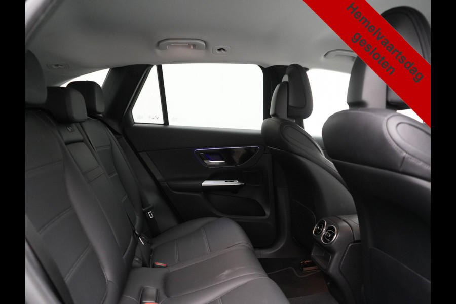 Mercedes-Benz GLC 300e 4MATIC Luxury Line 313pk Dealer O.H. | Trekhaak Af Fabriek | Adaptive Cruise | Camera | Lederen Sportstoelen Memory & Verwarmd | Sfeerverlichting | Blis | Stuur Verwarmd | Navigatie | DAB | Plug In Hybrid |