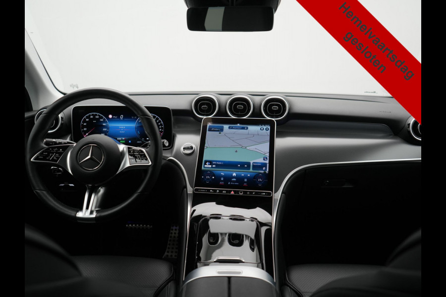 Mercedes-Benz GLC 300e 4MATIC Luxury Line 313pk Dealer O.H. | Trekhaak Af Fabriek | Adaptive Cruise | Camera | Lederen Sportstoelen Memory & Verwarmd | Sfeerverlichting | Blis | Stuur Verwarmd | Navigatie | DAB | Plug In Hybrid |