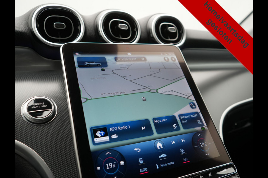 Mercedes-Benz GLC 300e 4MATIC Luxury Line 313pk Dealer O.H. | Trekhaak Af Fabriek | Adaptive Cruise | Camera | Lederen Sportstoelen Memory & Verwarmd | Sfeerverlichting | Blis | Stuur Verwarmd | Navigatie | DAB | Plug In Hybrid |