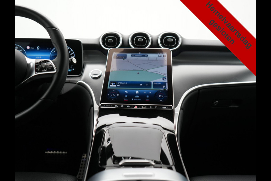Mercedes-Benz GLC 300e 4MATIC Luxury Line 313pk Dealer O.H. | Trekhaak Af Fabriek | Adaptive Cruise | Camera | Lederen Sportstoelen Memory & Verwarmd | Sfeerverlichting | Blis | Stuur Verwarmd | Navigatie | DAB | Plug In Hybrid |