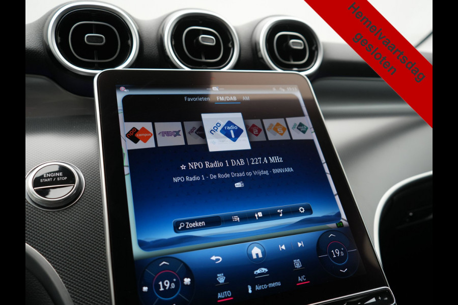 Mercedes-Benz GLC 300e 4MATIC Luxury Line 313pk Dealer O.H. | Trekhaak Af Fabriek | Adaptive Cruise | Camera | Lederen Sportstoelen Memory & Verwarmd | Sfeerverlichting | Blis | Stuur Verwarmd | Navigatie | DAB | Plug In Hybrid |