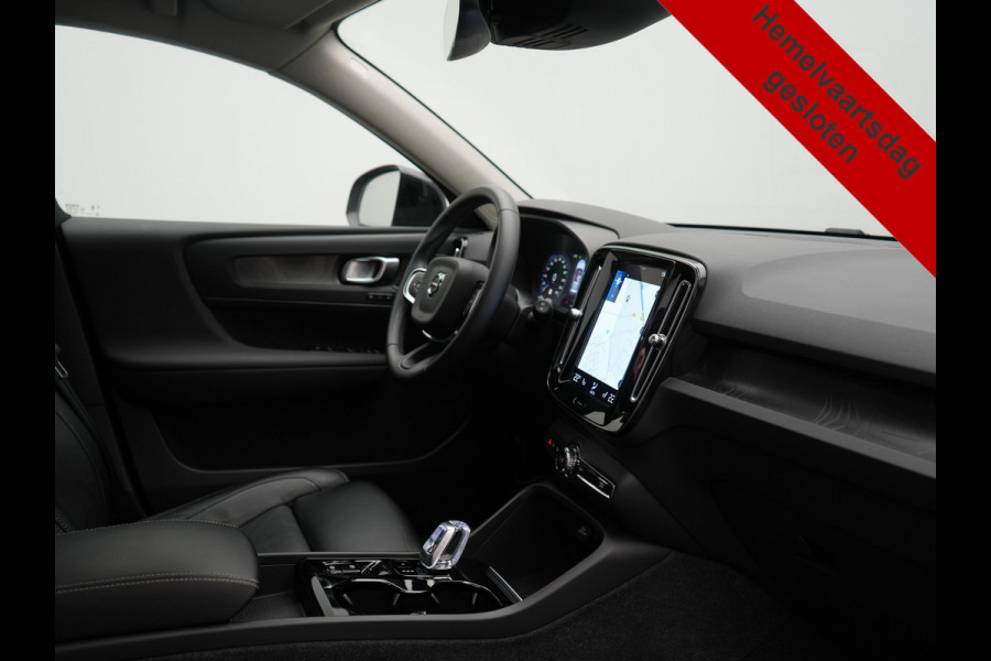 Volvo XC40 T5 Ultimate Dark PHEV 262pk Dealer O.H. | Trekhaak Af Fabriek | Panodak | 360 Camera | Harman & Kardon | Lederen Sportstoelen Memory & Verwarmd | Cruise Control | Apple Carplay | Navigatie | Stuur Verwarmd | Keyless | DAB |