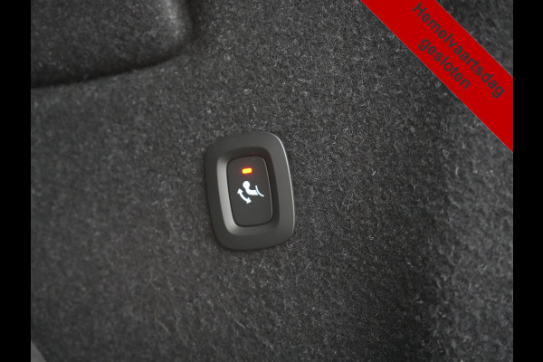 Volvo XC40 T5 Ultimate Dark PHEV 262pk Dealer O.H. | Trekhaak Af Fabriek | Panodak | 360 Camera | Harman & Kardon | Lederen Sportstoelen Memory & Verwarmd | Cruise Control | Apple Carplay | Navigatie | Stuur Verwarmd | Keyless | DAB |