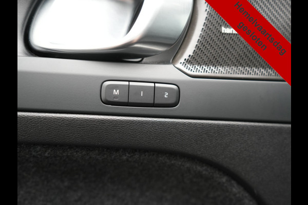 Volvo XC40 T5 Ultimate Dark PHEV 262pk Dealer O.H. | Trekhaak Af Fabriek | Panodak | 360 Camera | Harman & Kardon | Lederen Sportstoelen Memory & Verwarmd | Cruise Control | Apple Carplay | Navigatie | Stuur Verwarmd | Keyless | DAB |