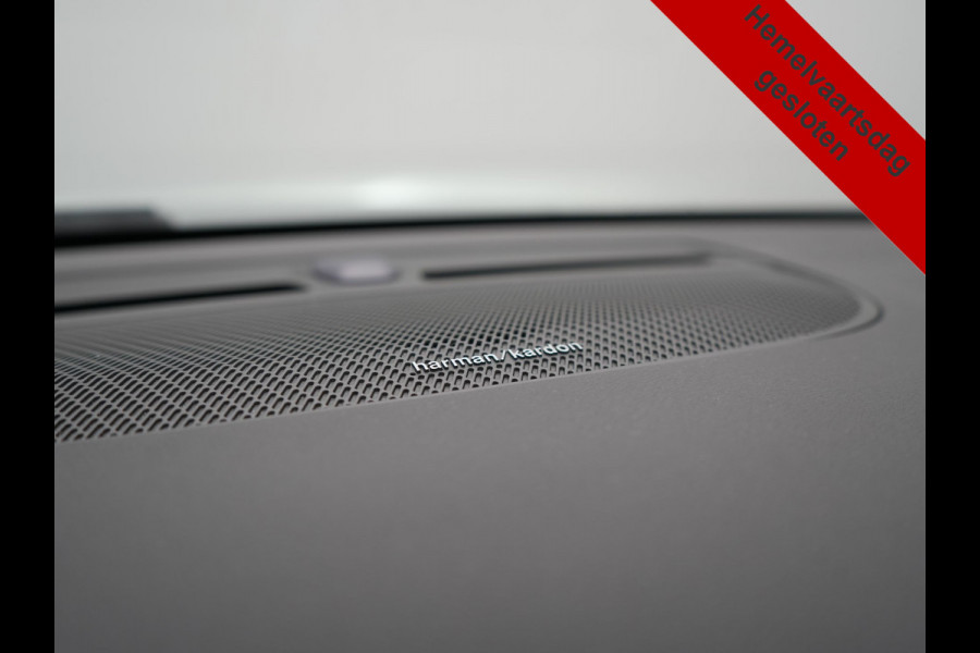 Volvo XC40 T5 Ultimate Dark PHEV 262pk Dealer O.H. | Trekhaak Af Fabriek | Panodak | 360 Camera | Harman & Kardon | Lederen Sportstoelen Memory & Verwarmd | Cruise Control | Apple Carplay | Navigatie | Stuur Verwarmd | Keyless | DAB |