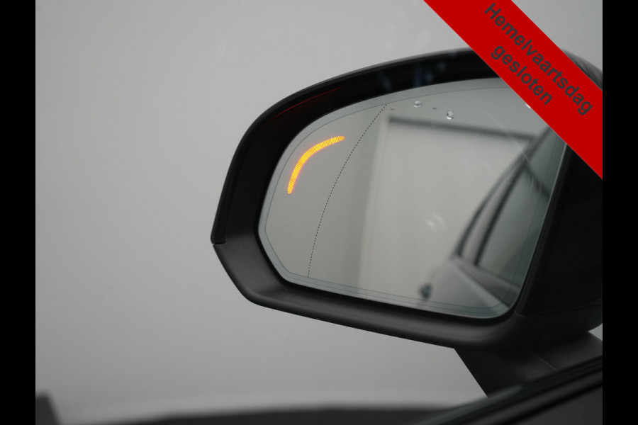 Volvo XC40 T5 Ultimate Dark PHEV 262pk Dealer O.H. | Trekhaak Af Fabriek | Panodak | 360 Camera | Harman & Kardon | Lederen Sportstoelen Memory & Verwarmd | Cruise Control | Apple Carplay | Navigatie | Stuur Verwarmd | Keyless | DAB |