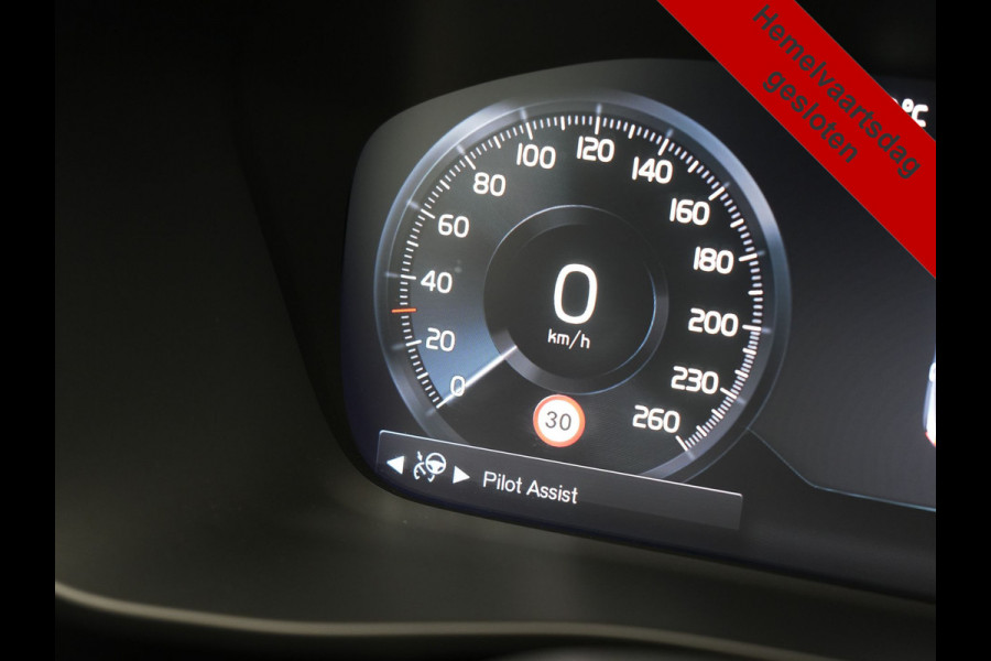 Volvo XC40 T5 Plus Bright PHEV 262pk Dealer O.H | Trekhaak Af Fabriek | Camera | Adaptive Cruise | Harman & Kardon | Lederen Sportstoelen Memory & Verwarmd | Keyless | Blis | Stuur Verwarmd | Navigatie | Virtual | 18"L.M | DAB |