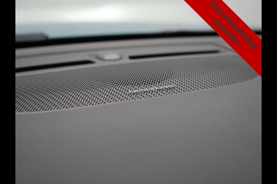 Volvo XC40 T5 Plus Bright PHEV 262pk Dealer O.H | Trekhaak Af Fabriek | Camera | Adaptive Cruise | Harman & Kardon | Lederen Sportstoelen Memory & Verwarmd | Keyless | Blis | Stuur Verwarmd | Navigatie | Virtual | 18"L.M | DAB |
