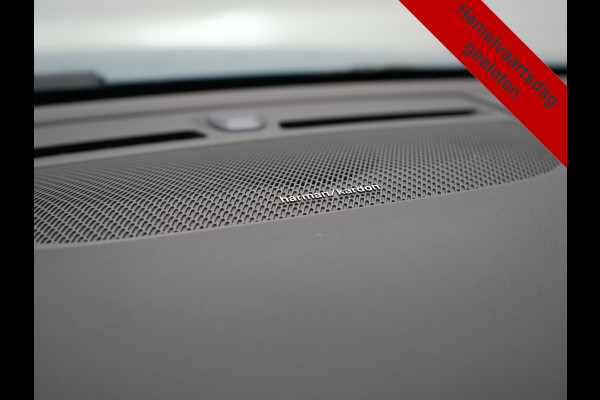 Volvo XC40 T5 Plus Bright PHEV 262pk Dealer O.H | Trekhaak Af Fabriek | Camera | Adaptive Cruise | Harman & Kardon | Lederen Sportstoelen Memory & Verwarmd | Keyless | Blis | Stuur Verwarmd | Navigatie | Virtual | 18"L.M | DAB |