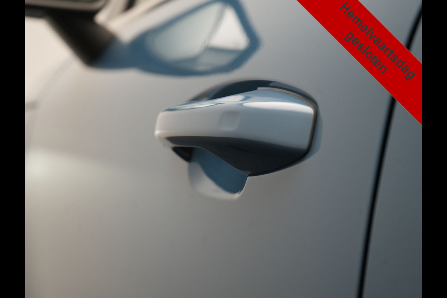 Volvo XC40 T5 Plus Bright PHEV 262pk Dealer O.H | Trekhaak Af Fabriek | Camera | Adaptive Cruise | Harman & Kardon | Lederen Sportstoelen Memory & Verwarmd | Keyless | Blis | Stuur Verwarmd | Navigatie | Virtual | 18"L.M | DAB |