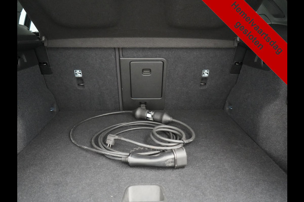 Volvo XC40 T5 Plus Bright PHEV 262pk Dealer O.H | Trekhaak Af Fabriek | Camera | Adaptive Cruise | Harman & Kardon | Lederen Sportstoelen Memory & Verwarmd | Keyless | Blis | Stuur Verwarmd | Navigatie | Virtual | 18"L.M | DAB |