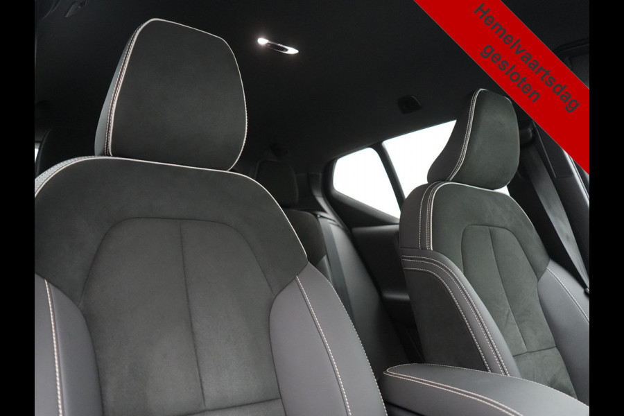 Volvo XC40 T5 Plus Bright Plug In Hybrid 262pk Dealer O.H | Trekhaak Af Fabriek | Camera | Harman / Kardon | Adaptive Cruise |  Alcantara Sportstoelen Memory & Verwarmd | Blis | Apple Carplay | Keyless | Pilot Assist | Stuur Verwarmd | Navigatie | Virtual | DAB+ | 19"L.M | PHEV |