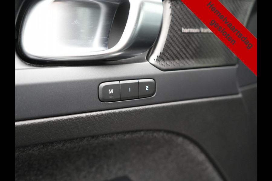 Volvo XC40 T5 Plus Bright Plug In Hybrid 262pk Dealer O.H | Trekhaak Af Fabriek | Camera | Harman / Kardon | Adaptive Cruise |  Alcantara Sportstoelen Memory & Verwarmd | Blis | Apple Carplay | Keyless | Pilot Assist | Stuur Verwarmd | Navigatie | Virtual | DAB+ | 19"L.M | PHEV |