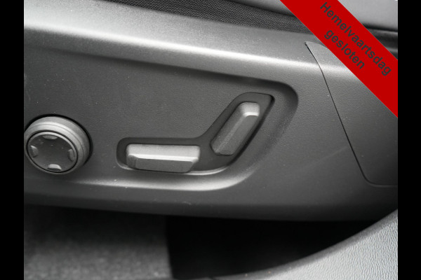 Volvo XC40 T5 Plus Bright Plug In Hybrid 262pk Dealer O.H | Trekhaak Af Fabriek | Camera | Harman / Kardon | Adaptive Cruise |  Alcantara Sportstoelen Memory & Verwarmd | Blis | Apple Carplay | Keyless | Pilot Assist | Stuur Verwarmd | Navigatie | Virtual | DAB+ | 19"L.M | PHEV |