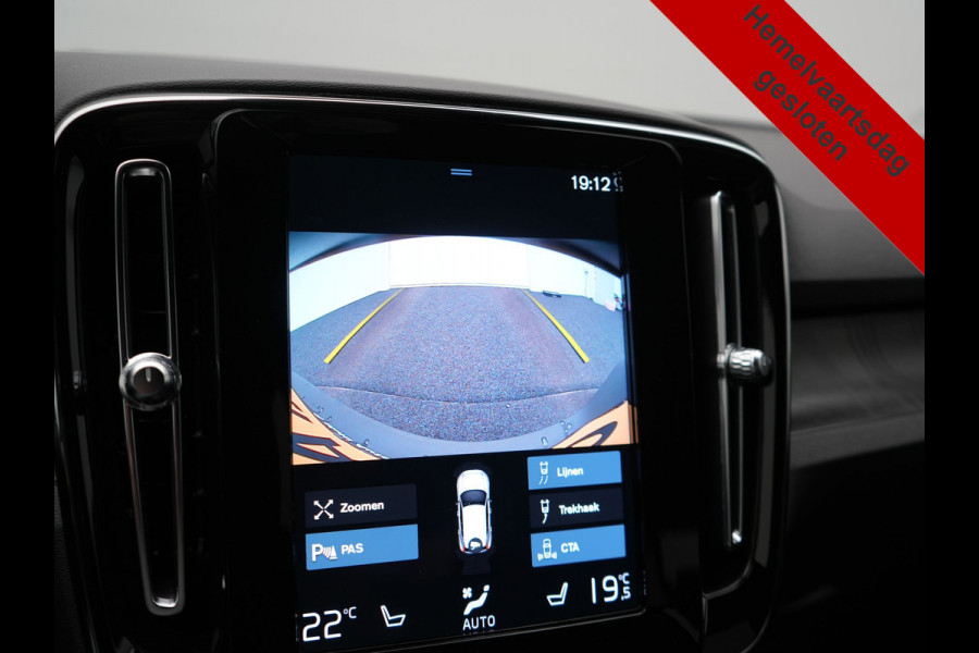 Volvo XC40 T5 Plus Bright Plug In Hybrid 262pk Dealer O.H | Trekhaak Af Fabriek | Camera | Harman / Kardon | Adaptive Cruise |  Alcantara Sportstoelen Memory & Verwarmd | Blis | Apple Carplay | Keyless | Pilot Assist | Stuur Verwarmd | Navigatie | Virtual | DAB+ | 19"L.M | PHEV |