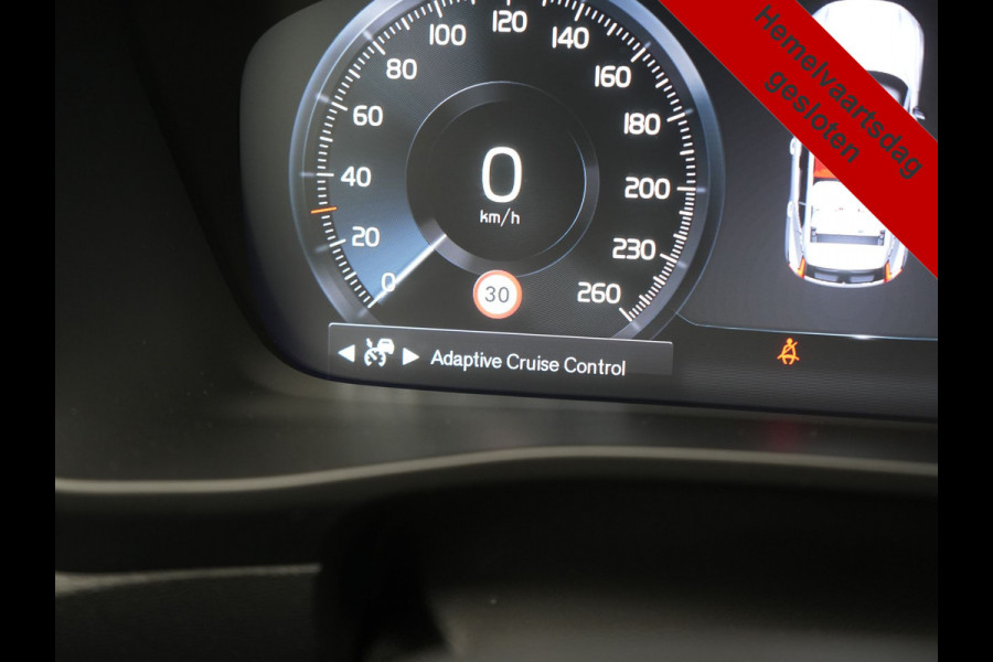 Volvo XC40 T5 Plus Bright Plug In Hybrid 262pk Dealer O.H | Trekhaak Af Fabriek | Camera | Harman / Kardon | Adaptive Cruise |  Alcantara Sportstoelen Memory & Verwarmd | Blis | Apple Carplay | Keyless | Pilot Assist | Stuur Verwarmd | Navigatie | Virtual | DAB+ | 19"L.M | PHEV |
