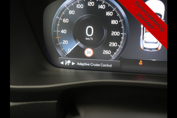 Volvo XC40 T5 Plus Bright Plug In Hybrid 262pk Dealer O.H | Trekhaak Af Fabriek | Camera | Harman / Kardon | Adaptive Cruise |  Alcantara Sportstoelen Memory & Verwarmd | Blis | Apple Carplay | Keyless | Pilot Assist | Stuur Verwarmd | Navigatie | Virtual | DAB+ | 19"L.M | PHEV |