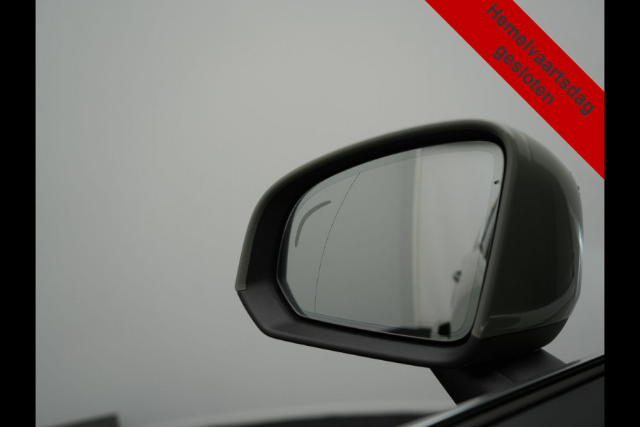 Volvo XC40 T5 Plus Bright Plug In Hybrid 262pk Dealer O.H | Trekhaak Af Fabriek | Camera | Harman / Kardon | Adaptive Cruise |  Alcantara Sportstoelen Memory & Verwarmd | Blis | Apple Carplay | Keyless | Pilot Assist | Stuur Verwarmd | Navigatie | Virtual | DAB+ | 19"L.M | PHEV |