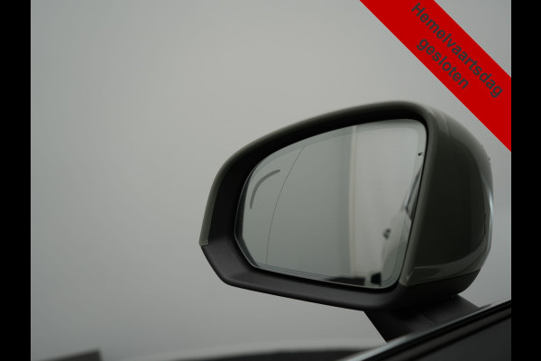 Volvo XC40 T5 Plus Bright Plug In Hybrid 262pk Dealer O.H | Trekhaak Af Fabriek | Camera | Harman / Kardon | Adaptive Cruise |  Alcantara Sportstoelen Memory & Verwarmd | Blis | Apple Carplay | Keyless | Pilot Assist | Stuur Verwarmd | Navigatie | Virtual | DAB+ | 19"L.M | PHEV |