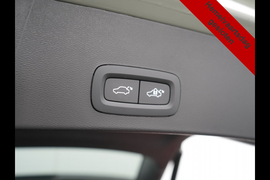 Volvo XC40 T5 Plus Bright Plug In Hybrid 262pk Dealer O.H | Trekhaak Af Fabriek | Camera | Harman / Kardon | Adaptive Cruise |  Alcantara Sportstoelen Memory & Verwarmd | Blis | Apple Carplay | Keyless | Pilot Assist | Stuur Verwarmd | Navigatie | Virtual | DAB+ | 19"L.M | PHEV |