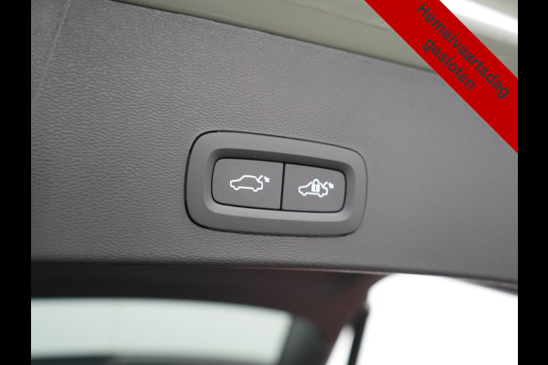 Volvo XC40 T5 Plus Bright Plug In Hybrid 262pk Dealer O.H | Trekhaak Af Fabriek | Camera | Harman / Kardon | Adaptive Cruise |  Alcantara Sportstoelen Memory & Verwarmd | Blis | Apple Carplay | Keyless | Pilot Assist | Stuur Verwarmd | Navigatie | Virtual | DAB+ | 19"L.M | PHEV |