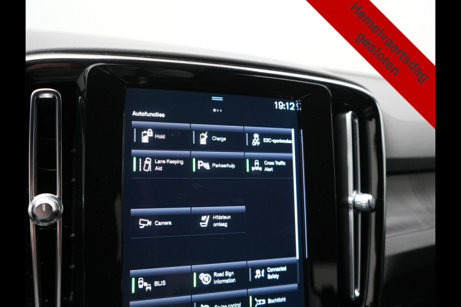 Volvo XC40 T5 Plus Bright Plug In Hybrid 262pk Dealer O.H | Trekhaak Af Fabriek | Camera | Harman / Kardon | Adaptive Cruise |  Alcantara Sportstoelen Memory & Verwarmd | Blis | Apple Carplay | Keyless | Pilot Assist | Stuur Verwarmd | Navigatie | Virtual | DAB+ | 19"L.M | PHEV |