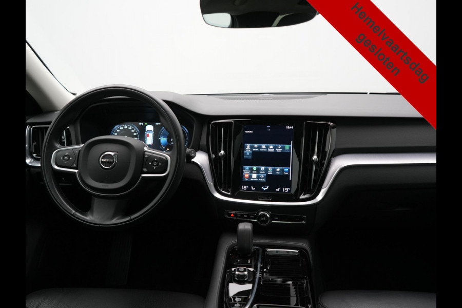Volvo V60 T6 Recharge AWD Inscription PHEV Long Range 350pk Dealer O.H | Trekhaak Af Fabriek | Panodak | 360 Camera | Harman / Kardon | Lederen Sportstoelen & Stuur Verwarmd | Keyless | Apple Carplay | Virtual | Navigatie | DAB+ | 19"L.M | Plug In Hybrid |