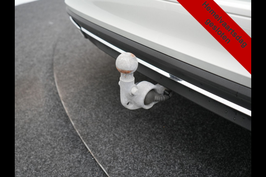 Volvo V60 T6 Recharge AWD Inscription PHEV Long Range 350pk Dealer O.H | Trekhaak Af Fabriek | Panodak | 360 Camera | Harman / Kardon | Lederen Sportstoelen & Stuur Verwarmd | Keyless | Apple Carplay | Virtual | Navigatie | DAB+ | 19"L.M | Plug In Hybrid |
