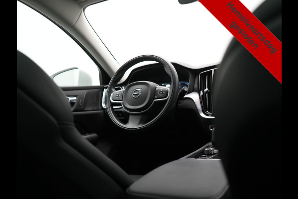 Volvo V60 T6 Recharge AWD Inscription PHEV Long Range 350pk Dealer O.H | Trekhaak Af Fabriek | Panodak | 360 Camera | Harman / Kardon | Lederen Sportstoelen & Stuur Verwarmd | Keyless | Apple Carplay | Virtual | Navigatie | DAB+ | 19"L.M | Plug In Hybrid |