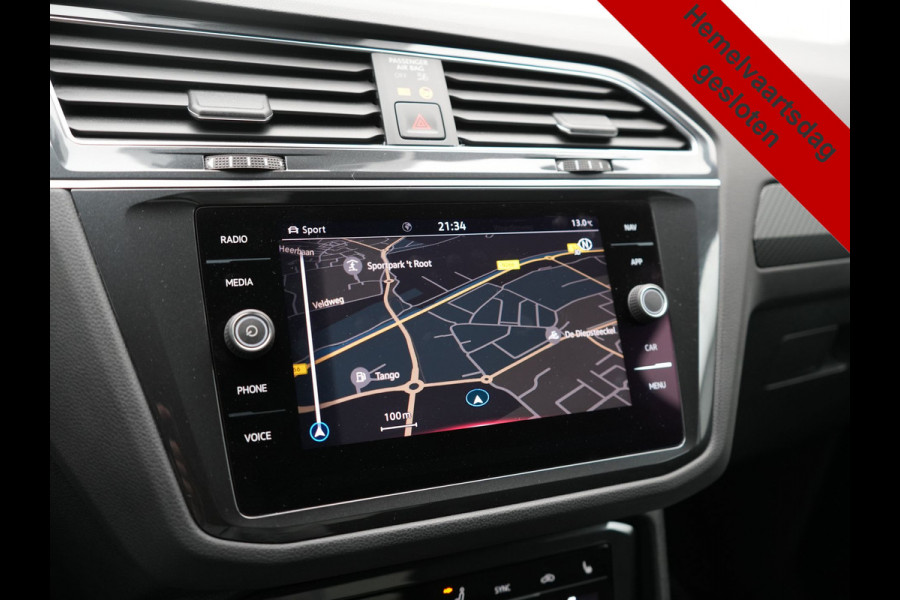 Volkswagen Tiguan 1.4 TSI eHybrid R-Line PHEV 245pk Dealer O.H | Trekhaak Af Fabriek | Adaptive Cruise | IQ Light | Adaptive Onderstel | Camera | Alcantara Sportstoelen & Stuur Verwarmd | Blis | Keyless | Sfeerverlichting | Virtual | Navigatie | DAB | 20"L.M | Plug In Hybrid |