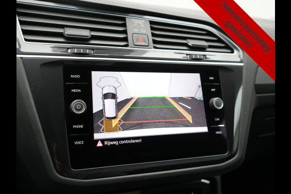 Volkswagen Tiguan 1.4 TSI eHybrid R-Line PHEV 245pk Dealer O.H | Trekhaak Af Fabriek | Adaptive Cruise | IQ Light | Adaptive Onderstel | Camera | Alcantara Sportstoelen & Stuur Verwarmd | Blis | Keyless | Sfeerverlichting | Virtual | Navigatie | DAB | 20"L.M | Plug In Hybrid |